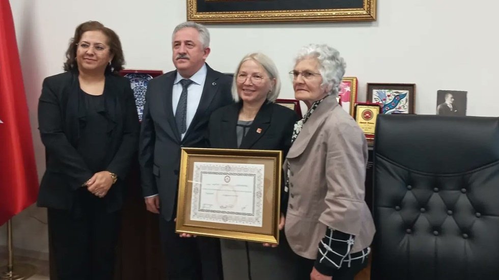 CHP Tekirdağ Milletvekili Nurten Yontar, Mazbatasını Alarak G&ouml;reve Başladı...
