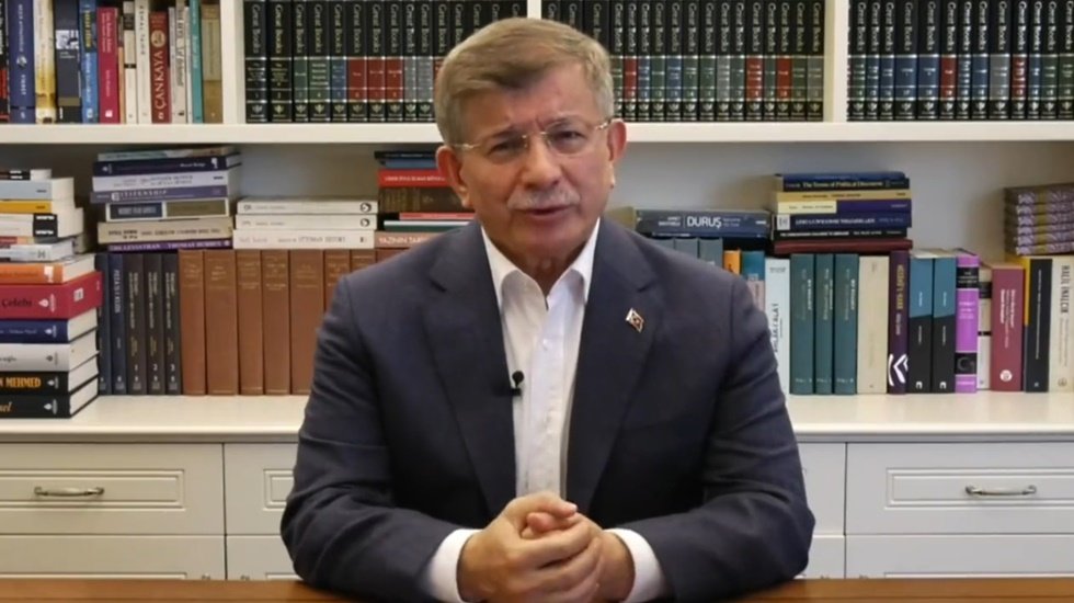 "Ruh olarak AKP'den hi&ccedil; kopmadım" diyen Davutoğlu'ndan yeni a&ccedil;ıklama...