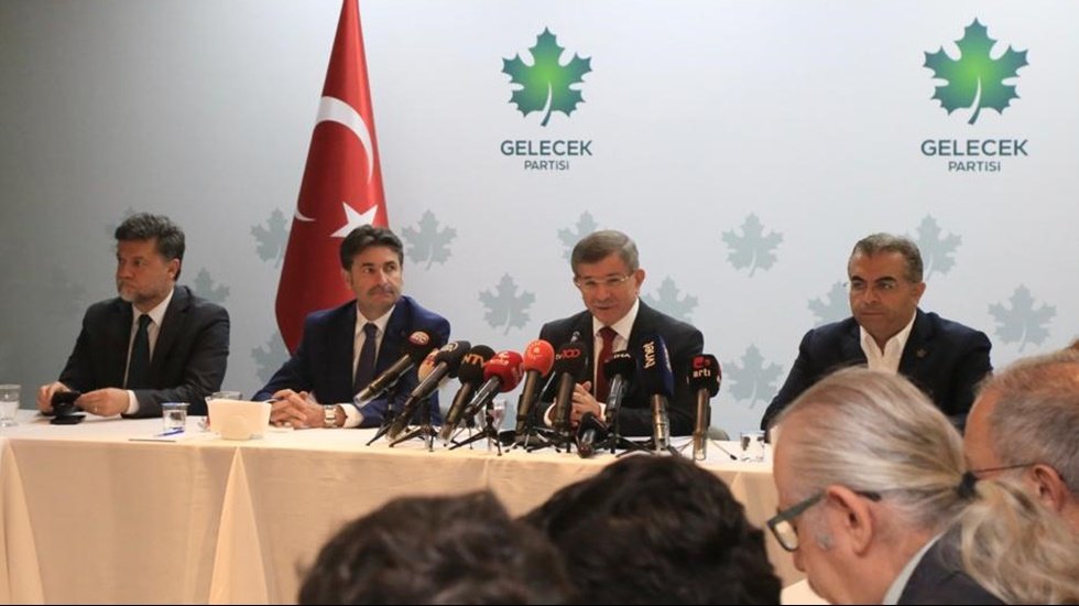 "Davutoğlu: &ldquo;Eğer Erdoğan kazanırsa bir danışmanın bakandan &ccedil;ok daha g&uuml;&ccedil;l&uuml; olduğu bir d&ouml;nem olacak&rdquo;