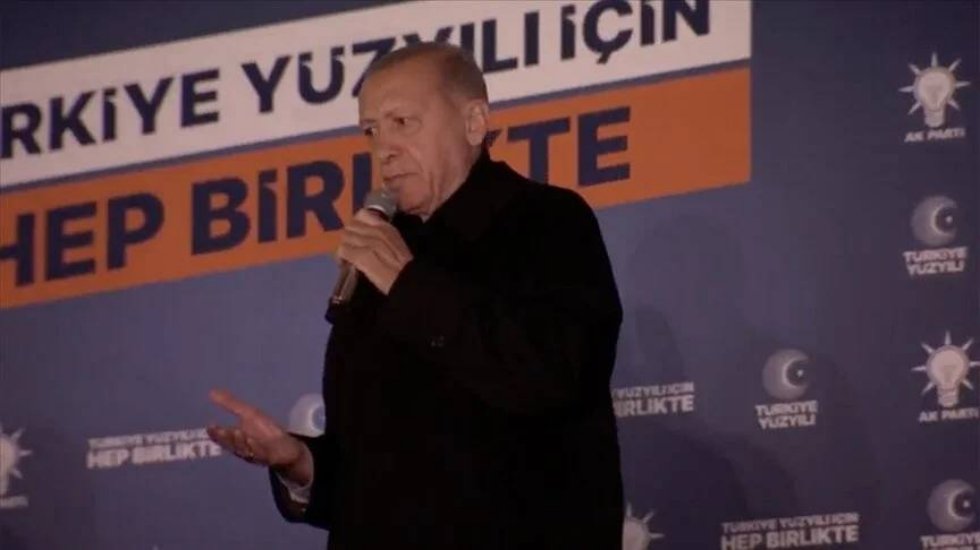Erdoğan'dan balkon konuşması: Milletimiz tercihini 2. tura kalmasından yana yaptıysa başımızın &uuml;st&uuml;nde yeri var