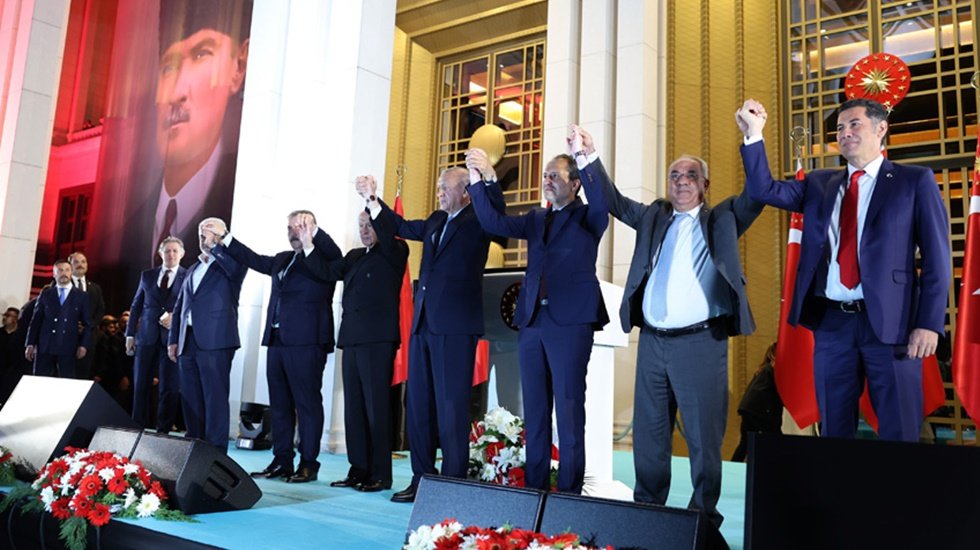 G&ouml;r&uuml;nt&uuml;lere d&uuml;şt&uuml;ğ&uuml; not cumhur ittifakını ayağa kaldırdı