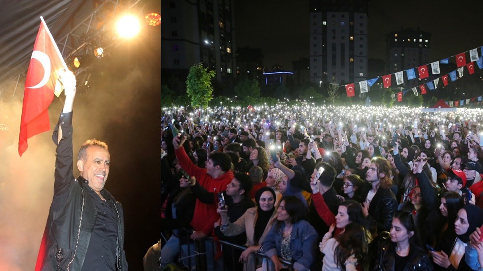 Haluk Levent’in Küçükçekmece’deki 19 Mayıs konserine 50 bin kişi katıldı