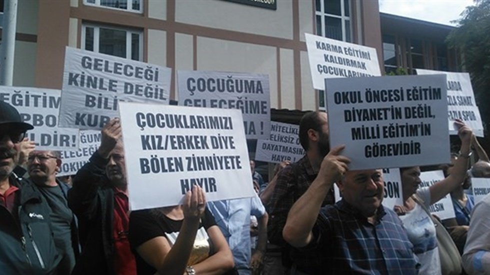 H&Uuml;DA PAR ve YRP&rsquo;nin Meclis&rsquo;e girmesine tepki yağdı: &Ccedil;ocuklarımız i&ccedil;in m&uuml;cadele edelim