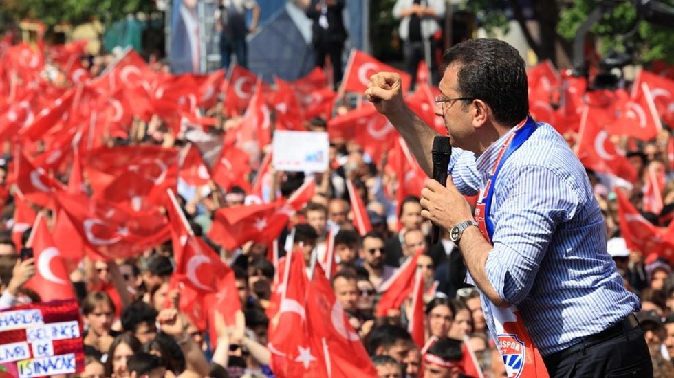 İmamoğlu: Ya demokrasi i&ccedil;inde huzurla yaşayacağız ya da uzun yıllar b&uuml;y&uuml;k bir karanlığa mahkum olacağız