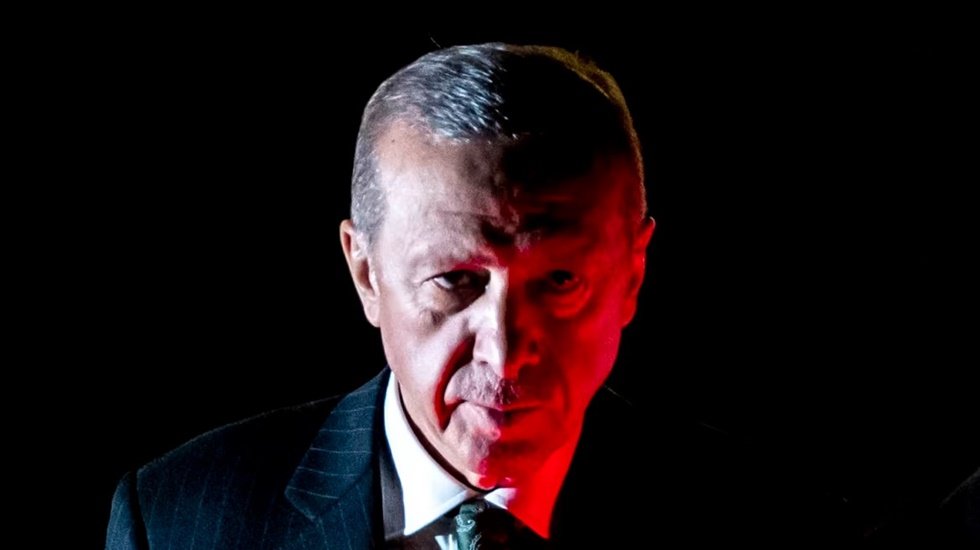 Erdoğan&rsquo;ın kırmızı kart &ccedil;elişkisi