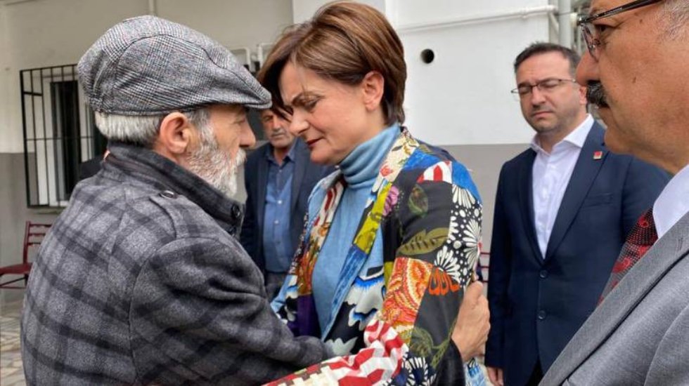 Kaftancıoğlu'ndan Kadık&ouml;y'de &ouml;ld&uuml;r&uuml;len m&uuml;zisyen Cihan Aymaz'ın ailesine ziyaret