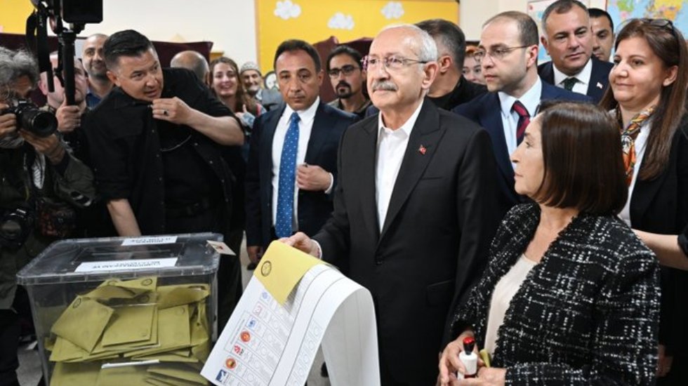 Kemal Kılı&ccedil;daroğlu ve Selvi Kılı&ccedil;daroğlu oyunu kullandı