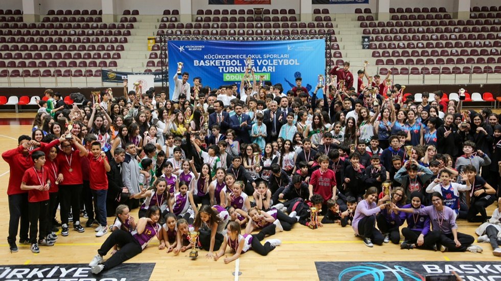 Küçükçekmece’de okul sporları ödül töreni gerçekleştirildi