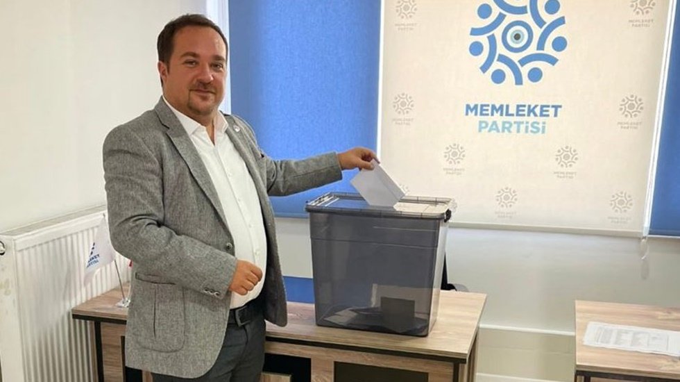 Memleket Partili &Ccedil;ağrı &Uuml;nsal Kılı&ccedil;daroğlu&rsquo;nu desteklemek &uuml;zere adaylıktan &ccedil;ekilip partiden istifa etti...