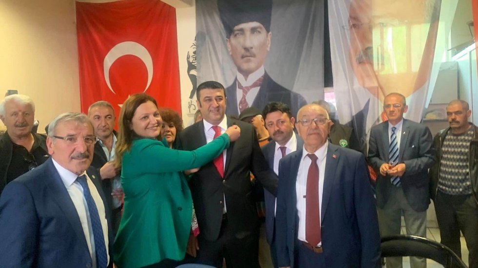 MHP&rsquo;li başkan CHP'ye ge&ccedil;ti
