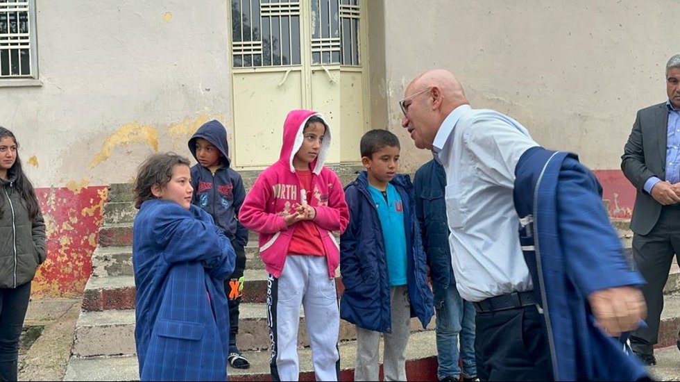 Tanal, harabeye d&ouml;nm&uuml;ş okulda iktidara tepki g&ouml;stererek, &ldquo;D&uuml;zelteceğiz&rdquo; dedi.