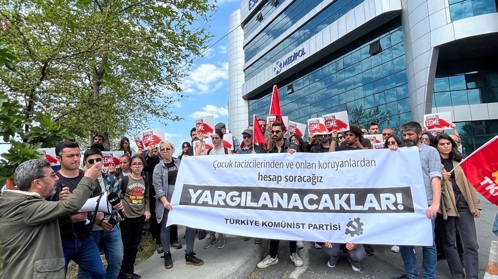 TKP&rsquo;lilerden Sağlık Bakanı&rsquo;nın taciz yaşanan hastanesi &ouml;n&uuml;nde eylem: Yargılanacaklar!