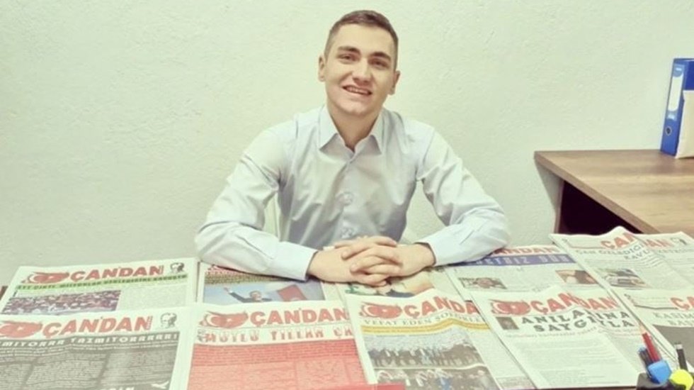 &Uuml;lk&uuml; Ocakları'nın pankartını eleştiren gazeteciye saldırı
