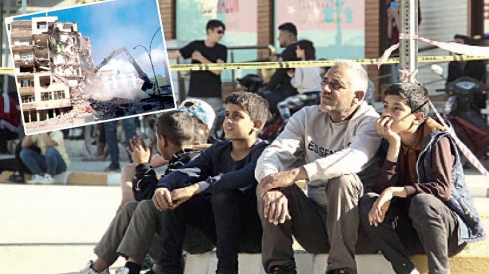 Yıkım ihalesini alan şirket, &lsquo;Bunları satacağız&rsquo; diyerek depremzedelerin eşyalarına el koyuyor&hellip;