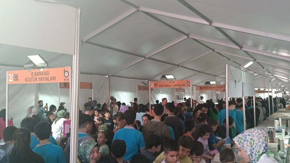 2. Bitlis Kitap Fuarı kapılarını kitapseverlere a&ccedil;tı!