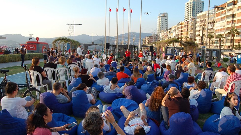 3. İzmir Şiir Hatları buluşması ş&ouml;lenle sona erdi...