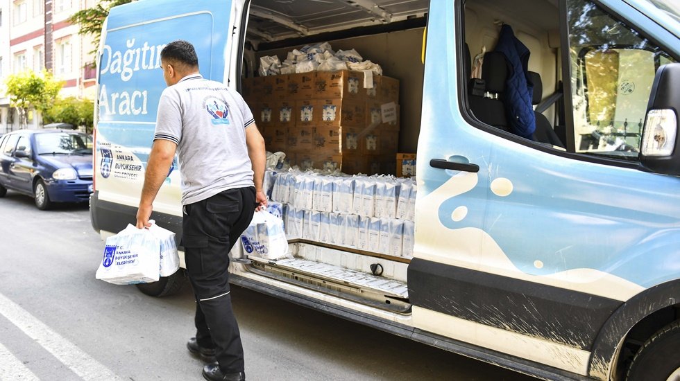 ABB&rsquo;nin s&uuml;t desteği s&uuml;r&uuml;yor: 45 bin aileye toplam 300 bin litre s&uuml;t