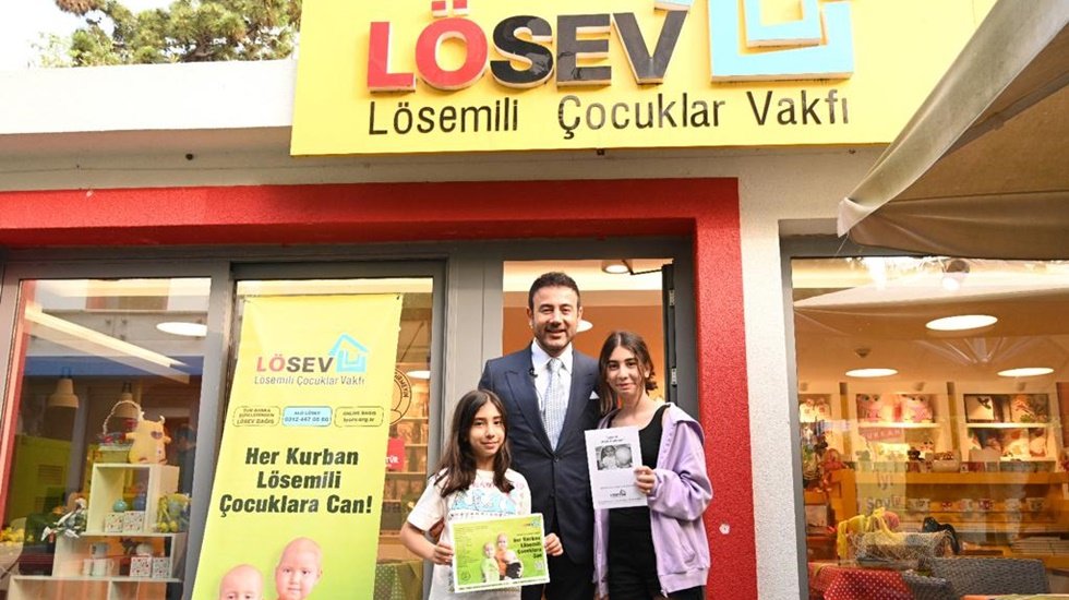 Başkan Akpolat’tan örnek davranış: Kurban bağışını LÖSEV’e yaptı!