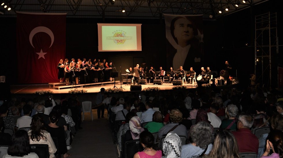 Bornova&rsquo;da 'Halk Dansları Festivali' coşkusu başladı