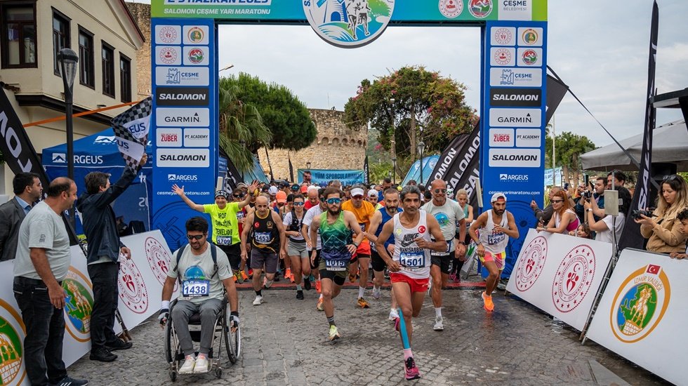 Çeşme ve Alaçatı yarı maratona 12 ülkeden 1103 koşucu start aldı