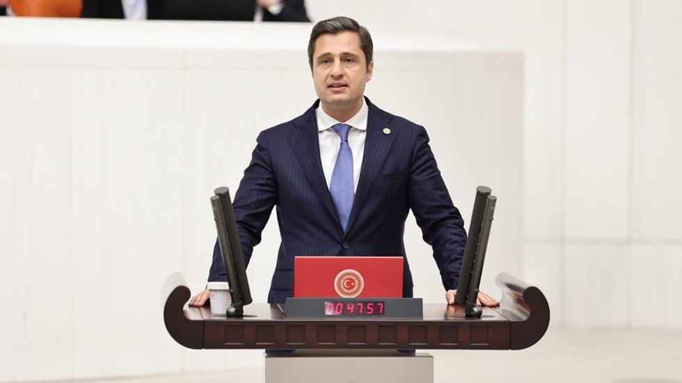 CHP'li Y&uuml;cel: "Anayasa ve yasaların yok sayıldığı, hukuka g&uuml;venin azaldığı bir ortamda adaletten bahsedilemez"