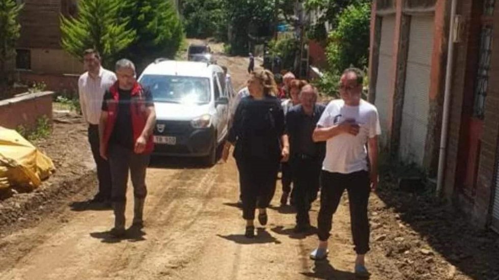 CHP&rsquo;li Gezmiş: "Birlikte &ccedil;&ouml;z&uuml;m &uuml;retmeli, yaraları sarmalıyız"