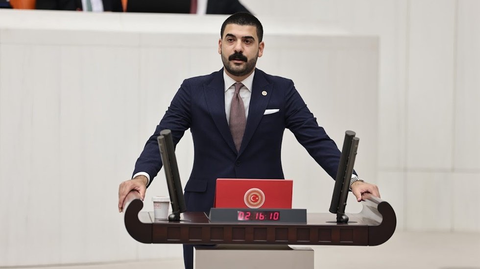 CHP’li Gökçek: “Aileler aşı karşıtı olmaya teşvik ediliyor”