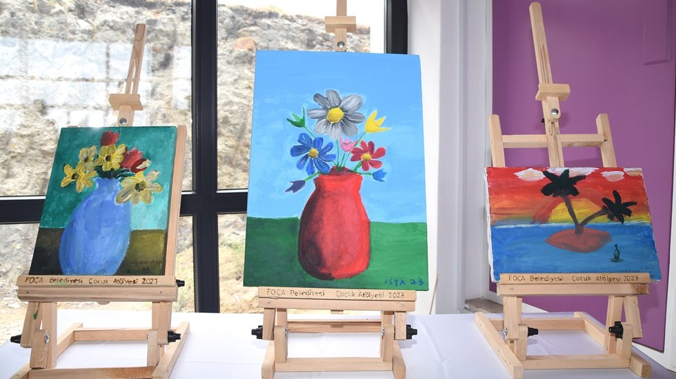 &Ccedil;ocuk ressamlar eserlerini sergiledi