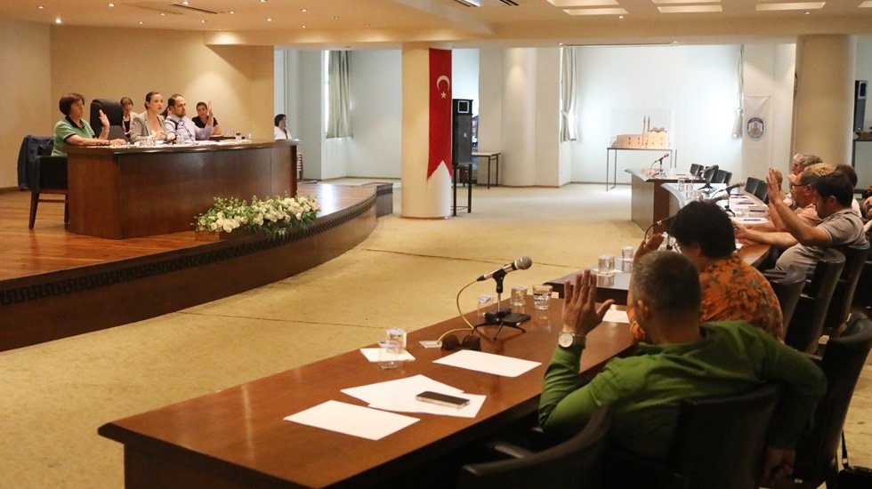 Efes Sel&ccedil;uk Belediye Başkanı Sengel: Halkla birlikte y&ouml;netmeye devam edeceğiz...