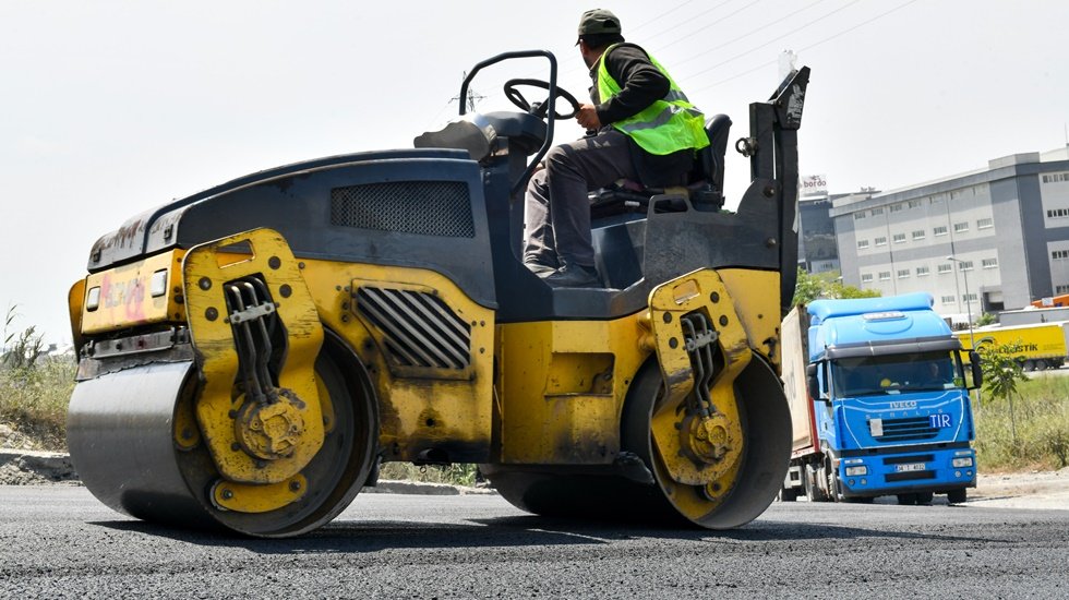 Esenyurt’ta yollar yenileniyor