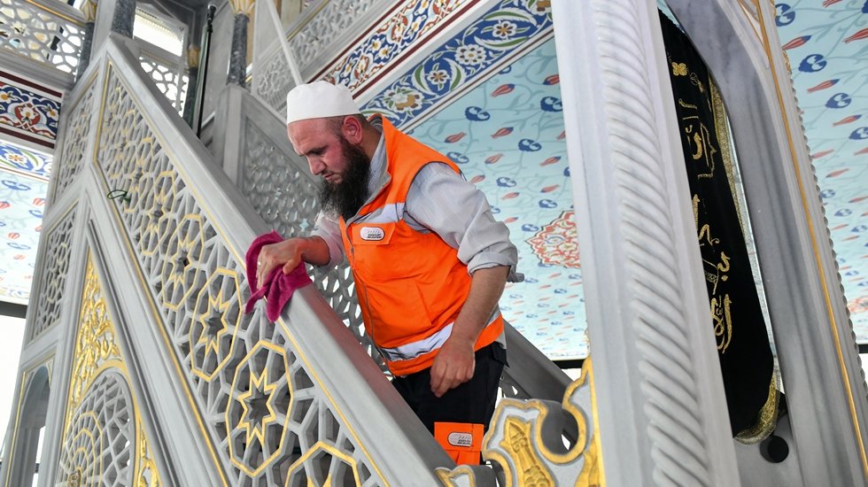 Esenyurt’taki İbadethaneler bayrama hazır