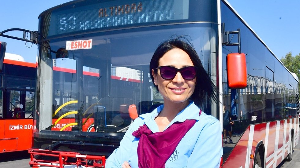 ESHOT b&uuml;nyesindeki 145 kadın şof&ouml;r, ulaşımda memnuniyet yarattı.