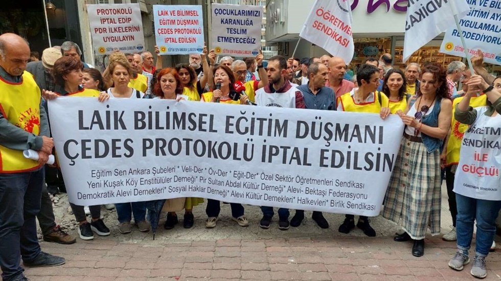 İmamların okullarda g&ouml;revlendirilmesine tepkiler durmuyor&hellip;