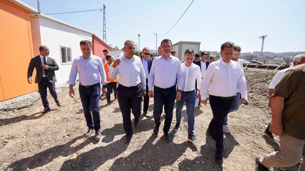 İmamoğlu Hatay&rsquo;da; &ldquo;Bu zor zamanlarda bir arada olmayı başarmakla y&uuml;k&uuml;ml&uuml;y&uuml;z&rdquo;