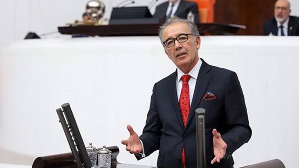 İYİ Parti kurucusu Ahat Andican partisinden istifa etti