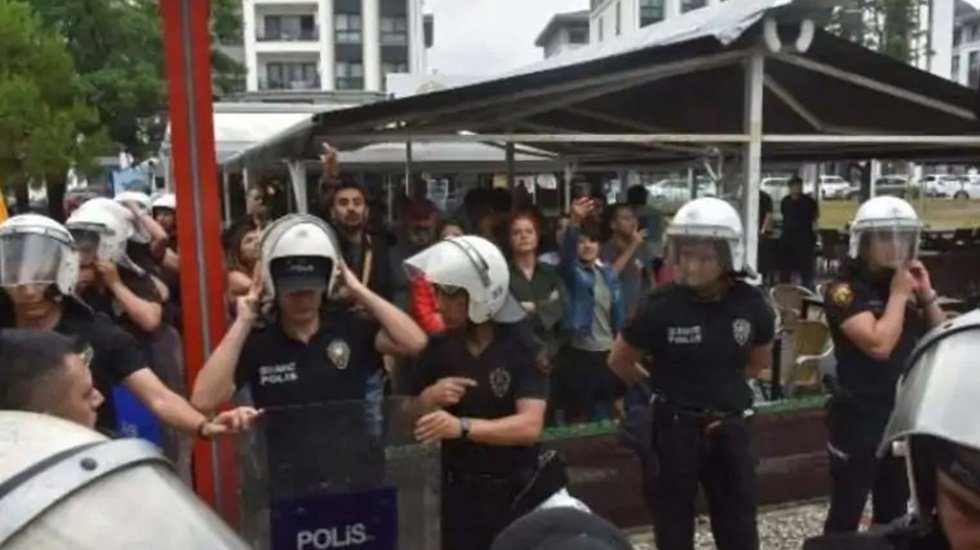 &ldquo;İzmir Barosu Onur Ayı Kahvaltısı&rdquo; tekbirlerle basıldı...