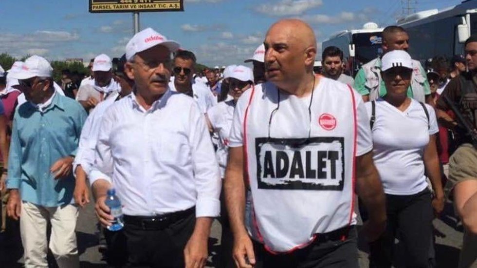 Kılı&ccedil;daroğlu &ouml;rg&uuml;t&uuml; Engin &Ouml;zko&ccedil;'amı teslim ediyor?