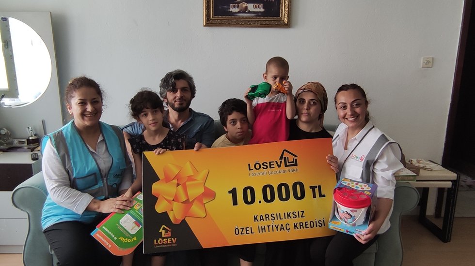 LÖSEV’in bayram çekleri hastalarına can suyu oldu