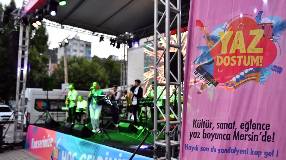 Mersinliler &lsquo;Yaz Dostum Konserleri&rsquo; ile stres atıyor