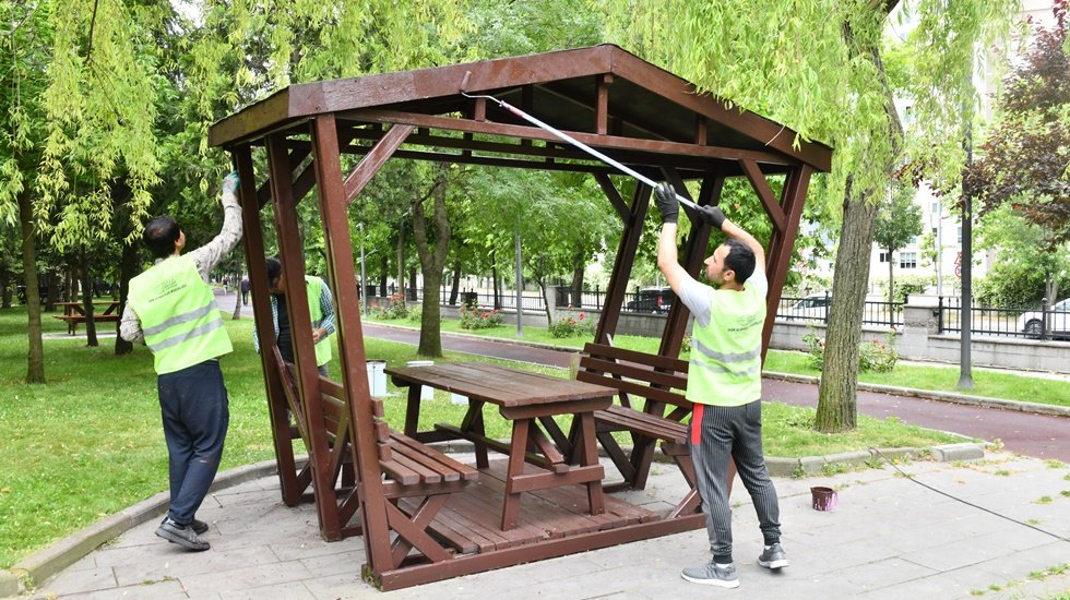 Parklar yaza hazır...