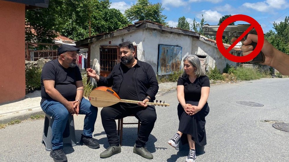 Sanat&ccedil;ı Sinan Kutlucan bireysel silahlanmaya karşı klip &ccedil;ekti&hellip;