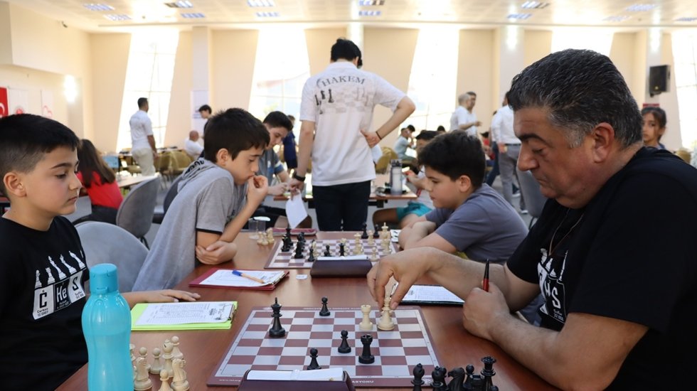 Satran&ccedil; Turnuvasında7&rsquo;den 70&rsquo;e kıyasıya m&uuml;cadele&hellip;&nbsp;