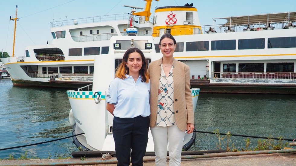 Şehir Hatları'nın ilk kadın kaptanı Deniz Taksi’nin dümeninde