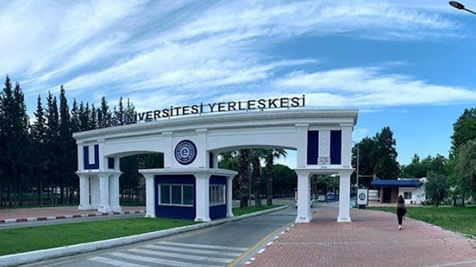 Team&uuml;llere aykırı! Rekt&ouml;r&uuml;n ismi dekanlık binasına verildi&hellip;
