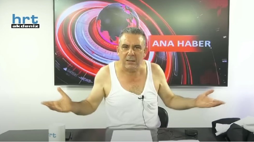 TV sunucusu canlı yayında 'Belki sesimizi duyarsınız' diye 'Hatay' i&ccedil;in soyundu&hellip;