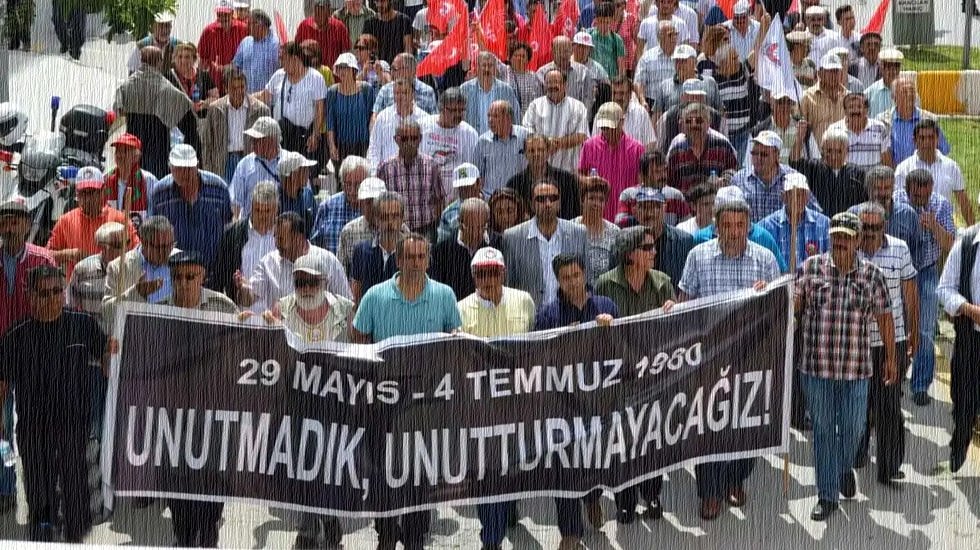 43 yıl &ouml;nce &Ccedil;orum katliamında &ouml;ld&uuml;r&uuml;len yurttaşlar anıldı