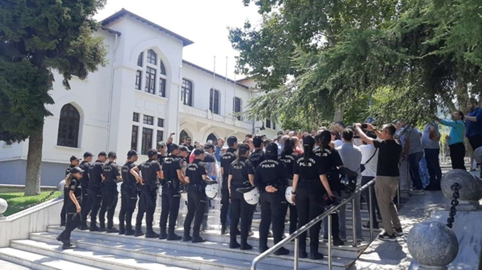 Bursa&rsquo;da &lsquo;Lozan&rsquo; gerilimi! Polis a&ccedil;ıklamayı engelledi