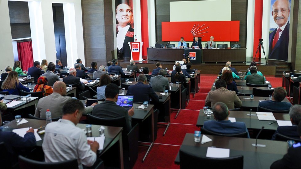 CHP'de Parti Meclisi toplantısında neler oluyor?