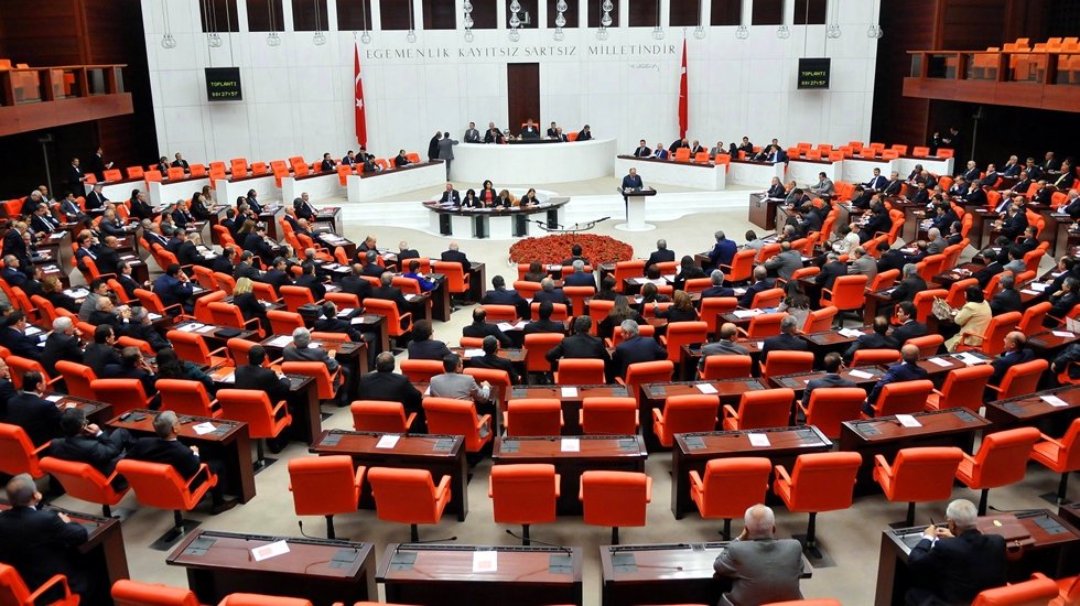 CHP'nin olağan&uuml;st&uuml; toplantı &ccedil;ağrısı i&ccedil;in yeterli &ccedil;oğunluk sağlandı.