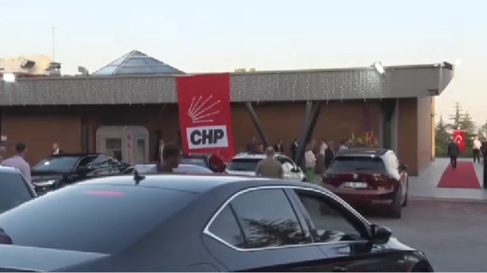 Kılı&ccedil;daroğlu, CHP&rsquo;li vekillerle bir araya geldi&hellip;